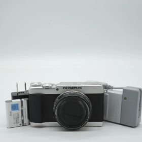■ほぼ新品■ OLYMPUS コンパクトデジタルカメラ STYLUS SH-3 シルバー 光学式5軸手ぶれ補正 光学24倍&超解像48倍ズーム SH-3 SLV