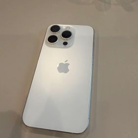 Apple iPhone 15 Pro 本体