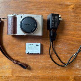 FUJIFILM XF10