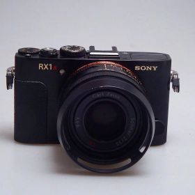 【中古】 (ソニー) SONY DSC-RX1R デジタルカメラ【中古カメラ コンパクトデジカメ】 ランク：AB-