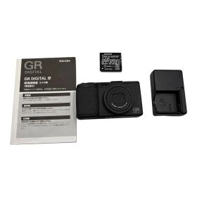 ■RICOH GR DIGITAL IV コンパクトデジタルカメラ シャッター回数823回 動作確認済 充電器 BJ-6 バッテリー DB-65 説明書付2407982