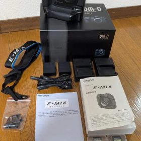 OM-D E-M1X 本体(SDカード2枚付)