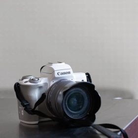 Canon EOS Kiss M2 ホワイト ダブルズームキット