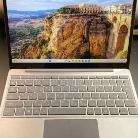 【初代モデル】Surface Laptop Go - アイス ブルー