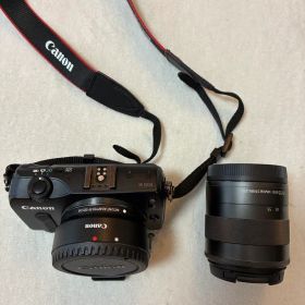 Canonのミラーレス一眼「EOS M」望遠レンズ、アダプター付