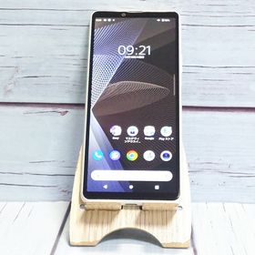 【美品・送料無料】au Xperia 10 ？ SOG04 ホワイト SONY 本体 白ロム SIMロック解除済み SIMフリー A142312