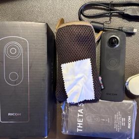 RICOH THETA S (リコー シータ エス)