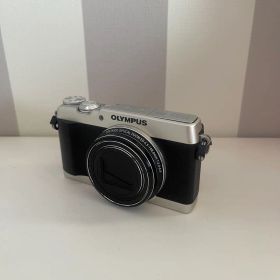 OLYMPUS STYLUS SH-1 コンパクトデジタルカメラ