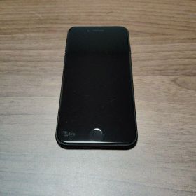 iPhone SE 第3世代 (SE3) バッテリー84% SIMフリー