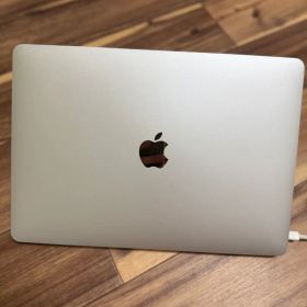 Apple MacBook Air M1 13.3インチ 8G/256G 本体