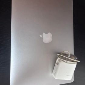 MacBook Air 2017 i5 8GB 256GB 充電器付 美品