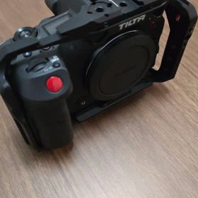 ほぼ新品 Canon EOS R5 C 本体 Tiltaケージ付
