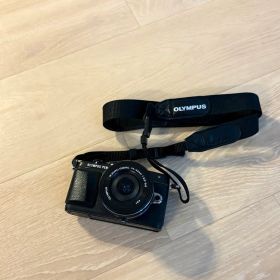 OLYMPUS PEN E-PL7