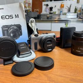 【美品】Canon EOS Mダブルレンズ 90EXストロボ 純正アダプター付き