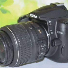 軽量✨初心者オススメ✨Nikon ニコン D5000 一眼レフカメラ✨