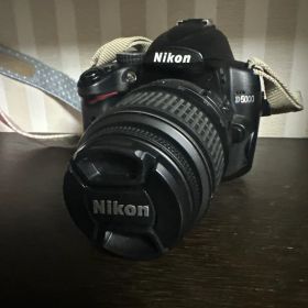 Nikon D5000 デジタル一眼レフカメラ