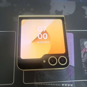 Galaxy Z Flip6韓国版 256GB(折り目すこし曲がりあり)ジャンク