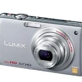 【中古】パナソニック デジタルカメラ LUMIX FX700 ジュネスシルバー DMC-FX700-S 1410万画素 光学5倍ズーム 広角24mm 3.0型タッチパネル液晶 フルHD動画