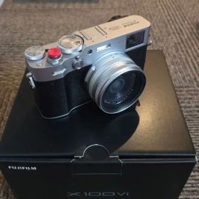 FUJIFILM X100VI 本体 シルバー シャッター回数は約4600
