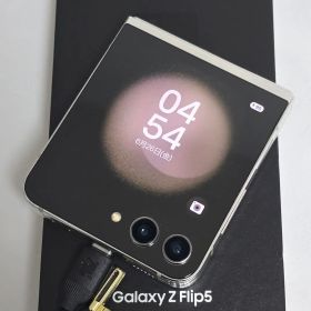 【訳あり】Galaxy Z Flip5【付属品完備】SIMフリー 判定○ 国内版