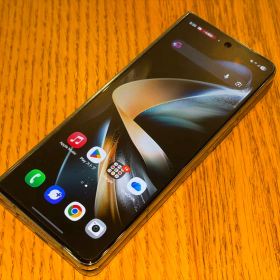 Samsung Galaxy Z Fold4 本体