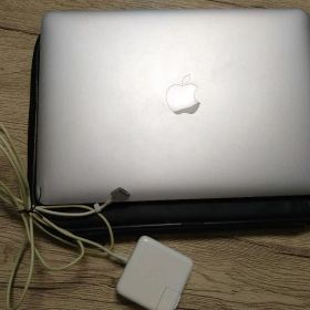 Macbook air 13inch, early 2015 【充電器付き】