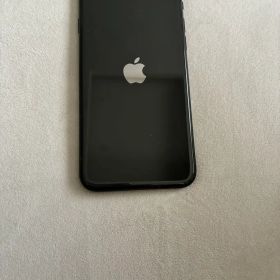 Apple iPhone SE 第2世代 ブラック 本体
