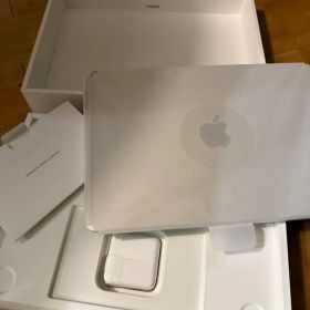 Apple MacBook Air M2 2022 本体