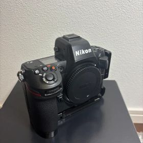 Nikon Z8 本体 ミラーレス一眼カメラ【極美品】
