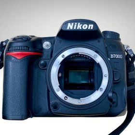 Nikon D7000 本体 18-105mm VR レンズキット 充電器付き