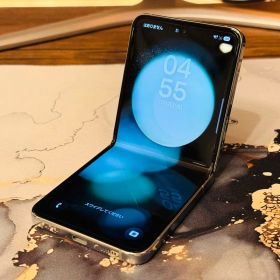 Galaxy Z Flip5 国内版SIMフリー