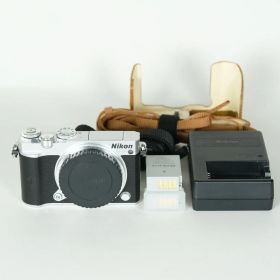 [良品 | シャッター数9,231回｜バッテリー2個付] Nikon Nikon1 J5 ボディ シルバー