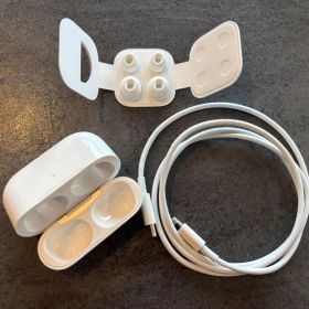 AirPods Pro 新品 2,999円 中古 2,980円 | ネット最安値の価格比較