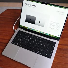 Apple MacBook Pro M5 24GB/1TB シルバー 美品