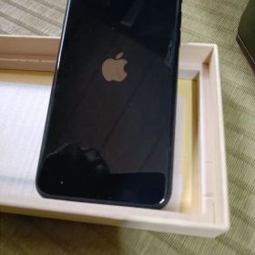 超美品Apple iPhone SE3ブラック 本体 ヌメ皮風手帳カバーつき