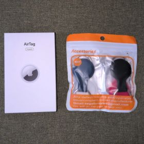 Apple AirTag 4個入り 本体とキーホルダーセット