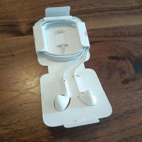 Apple EarPods with Lightning Connector