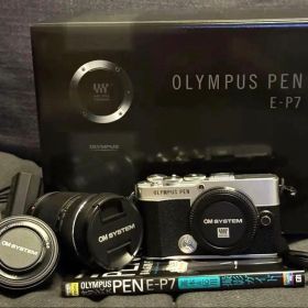 OLYMPUS PEN E-P7 EZ ダブルズームキット シルバー｜保証期間内