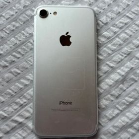 Apple iPhone7 本体 シルバー 画面割れ 32GB