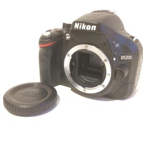 Nikon デジタル一眼レフカメラ D5200 レンズキット AF-S DX NIKKOR 18-55mm f/3.5-5.6G VR付属 ブラック