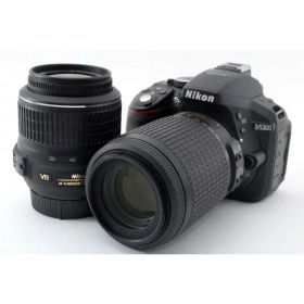 【中古】ニコン Nikon D5300 ダブルレンズセット ブラック ブラック 美品 スマホへラクラク転送 フルHD動画撮影 ストラップ付き カメラ 中古 人気 おすすめ 高画質