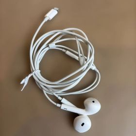 Apple EarPods Lightning接続 純正品