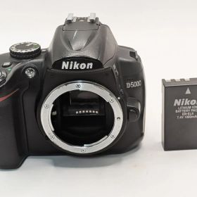 ★ジャンク / 通電可★ Nikon D5000 ボディ バッテリー付き #664028_77_40B