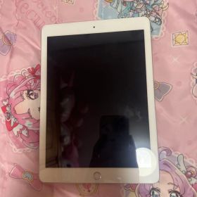 Apple iPad（第6世代） シルバー 本体