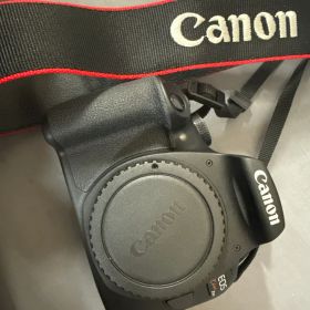 Canon EOS Kiss X90 EF-S 18-55mm IS