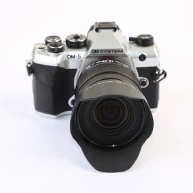 【中古】(オーエムシステム) OM SYSTEM OM SYSTEM OM-5 MARKII 12-45/F4.0 PRO レンズキツト シルバー