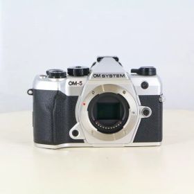 【中古】(オーエムシステム) OM SYSTEM OM-5 MARKII ボディ シルバー