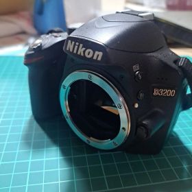 Nikon D3200 デジタル一眼レフカメラ 本体