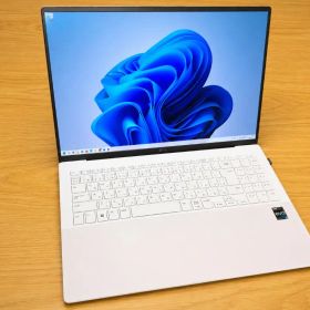 LG gram Style 16インチ OLED i7 16GB 1TB