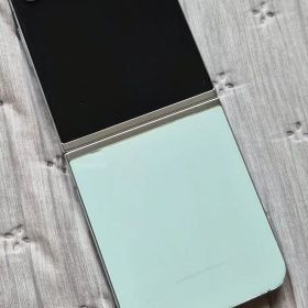 [訳有り] Samsung Galaxy Z Flip5 本体